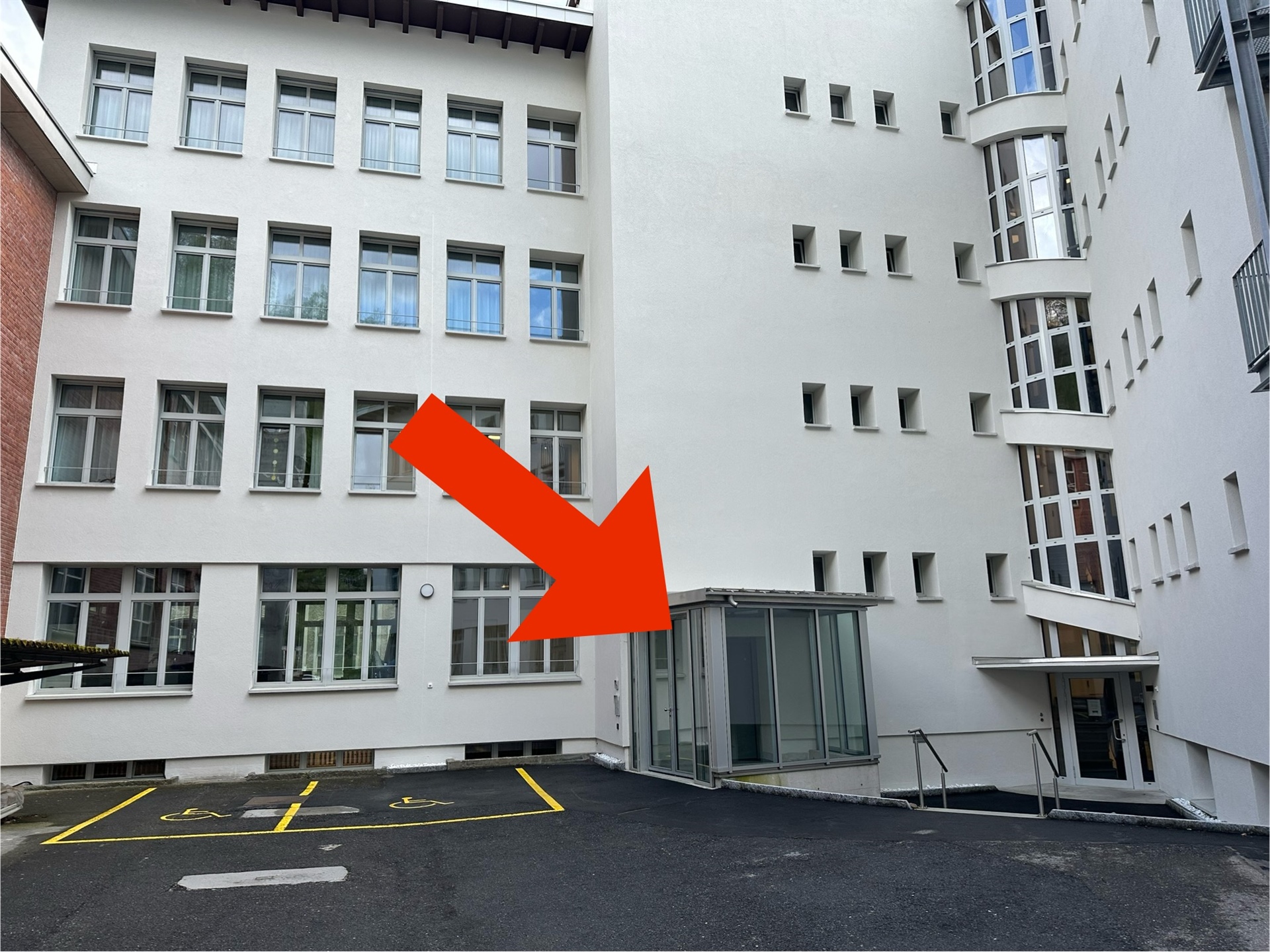 Rollstuhlparkplätze